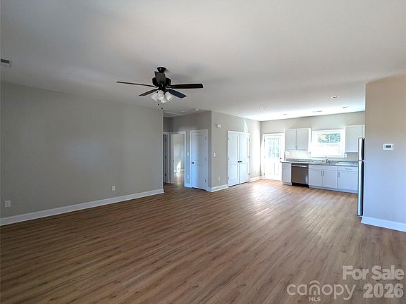 4th image of 1613 N Sutherland Ave