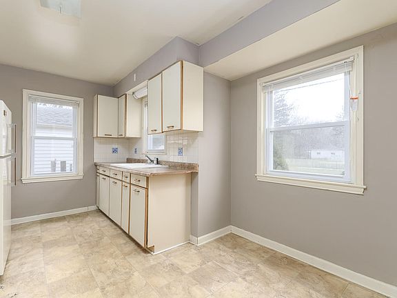5th image of 2509 Dearborn Ave