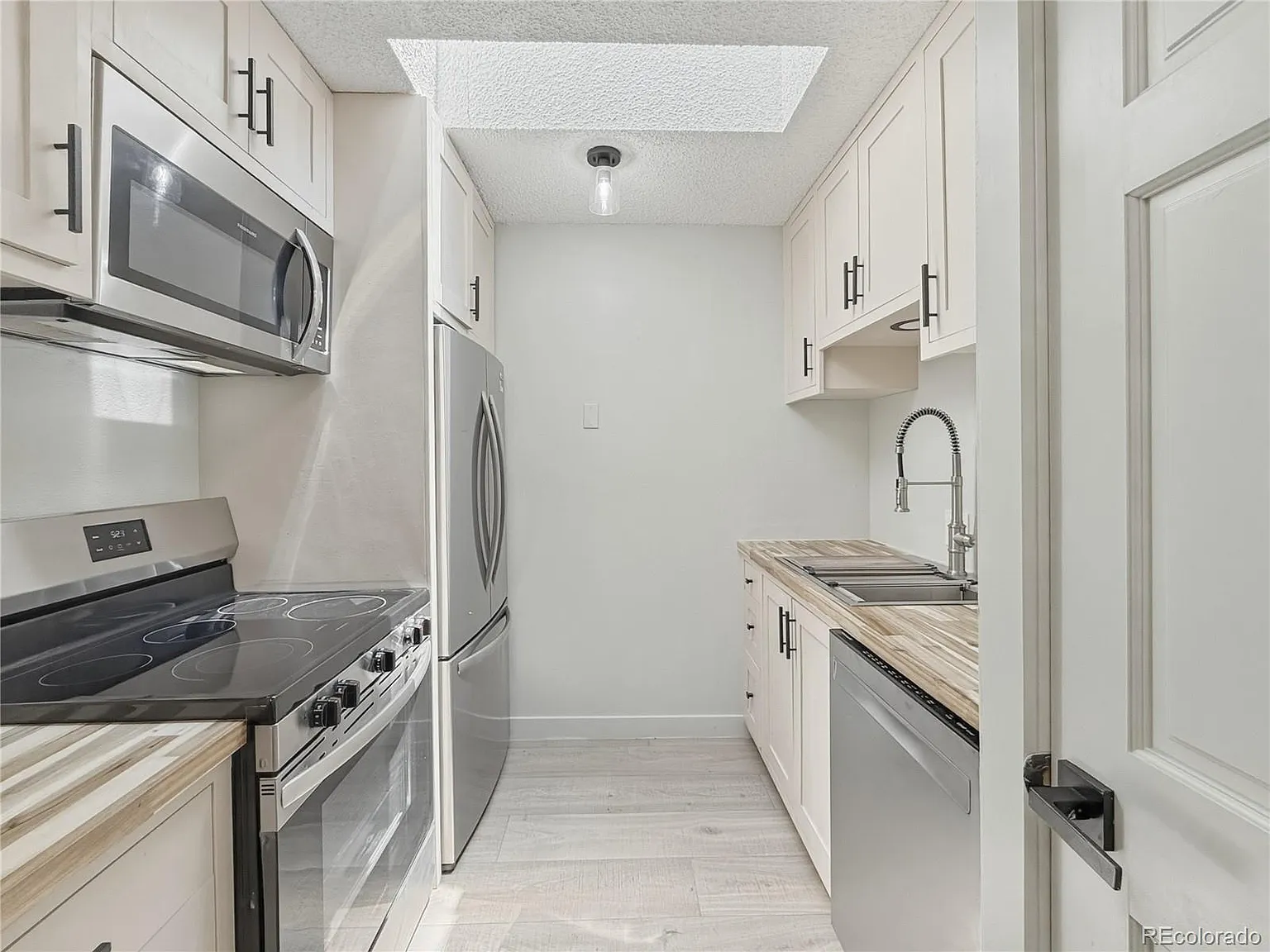 2835 S Monaco Street Pkwy — Photo 3