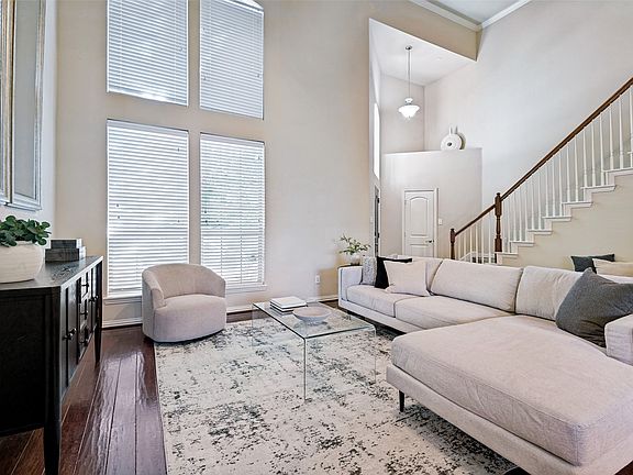 4th image of 4916 Empire Way