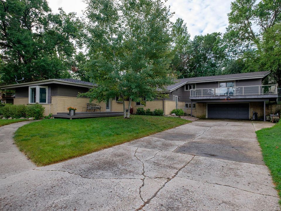 1st image of 1115 Okoboji Blvd