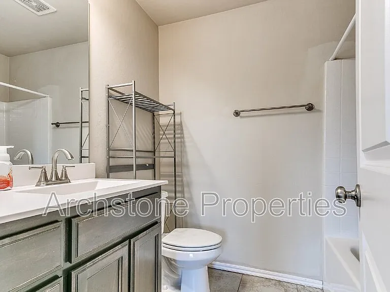 19704 Taggert Dr — Photo 27