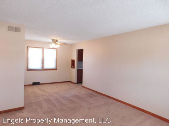5th image of 703 S Charron Dr