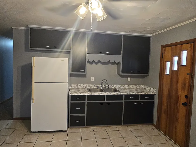 493 Burch St — Photo 8