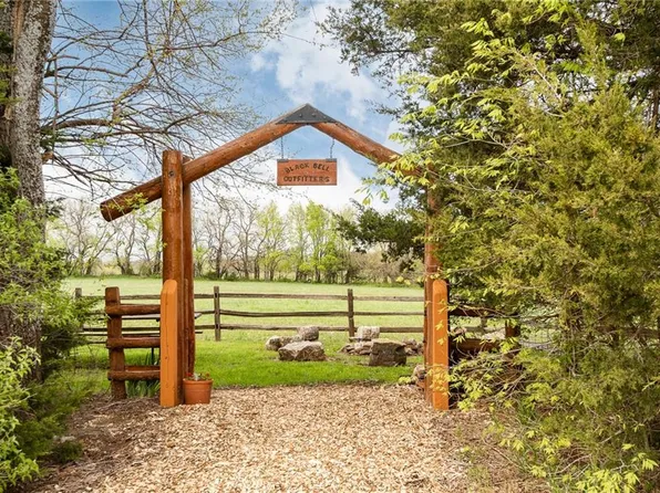 667 E 1600th Rd, Baldwin City, KS 66006