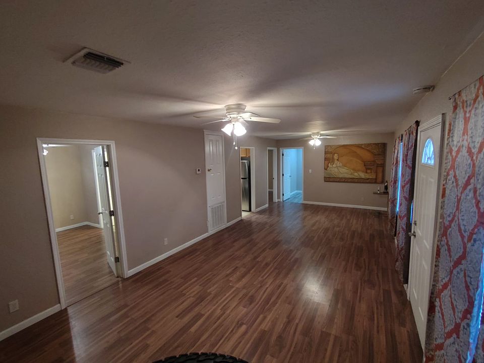 1st image of 106 Pelham Dr #106