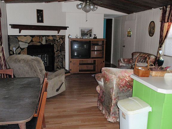 3rd image of 258 Tarpon Blvd