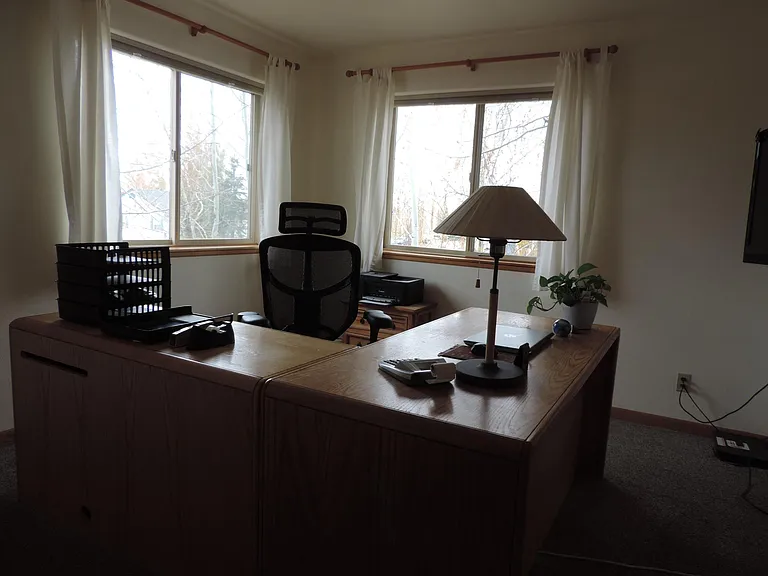 Sunny office. This is the third bedroom. (office furniture can be removed.
