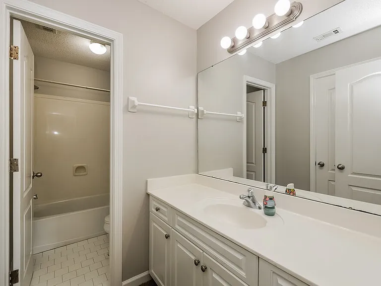 10076 Sutton Ridge Ln — Photo 16