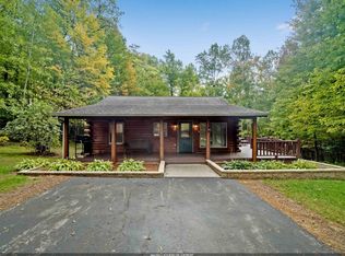 W10059 Getaway Ln, Crivitz, WI 54114