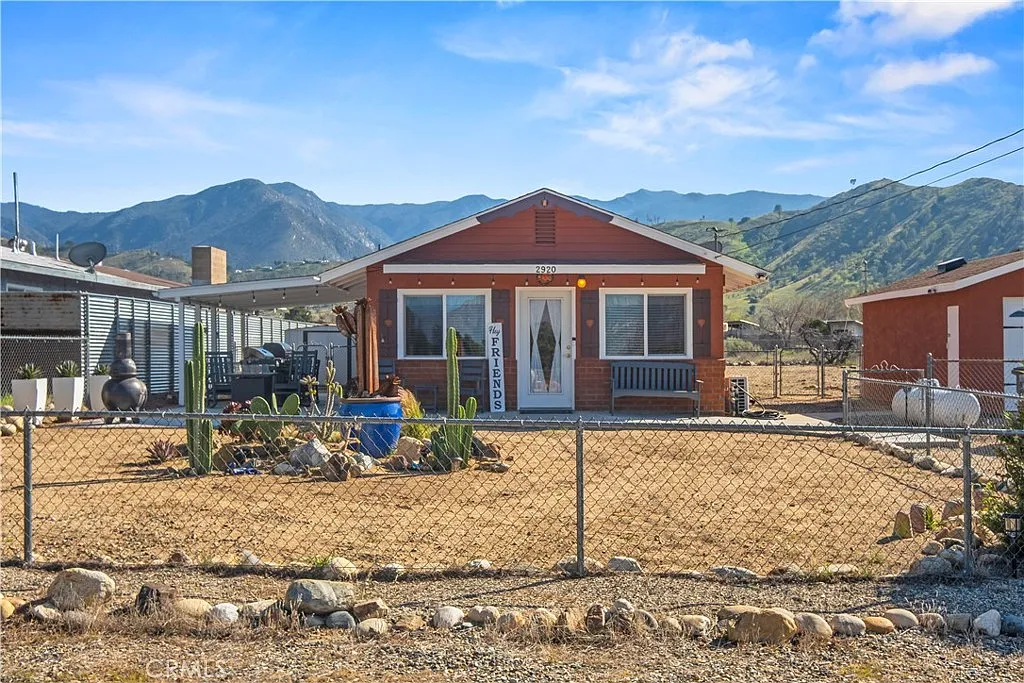 2868 Webb Ave photo 1