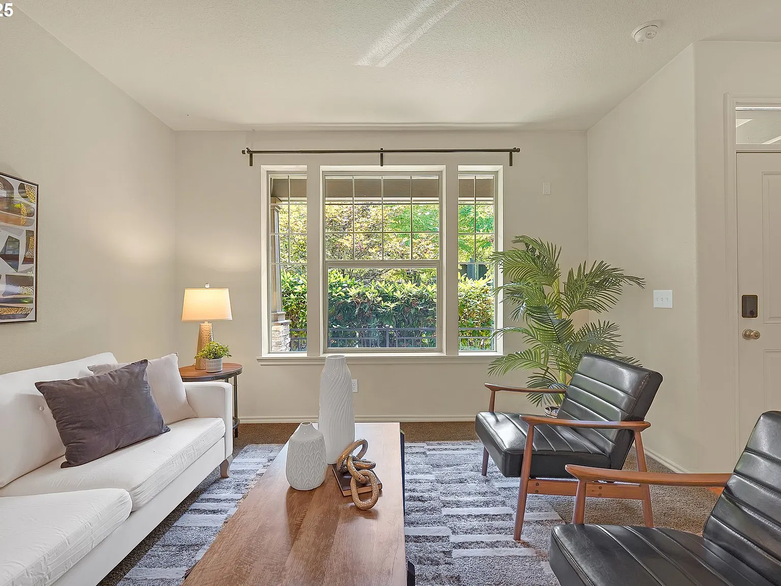 3 bed, 2.5 bath, 1502 sqft, $2,400 — Photo 3