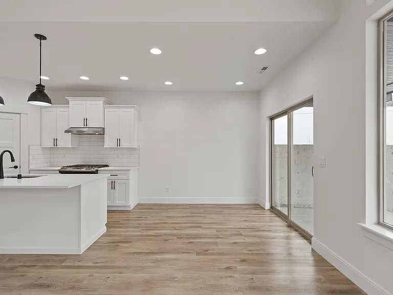 16501 N Columbus Dr — Photo 14