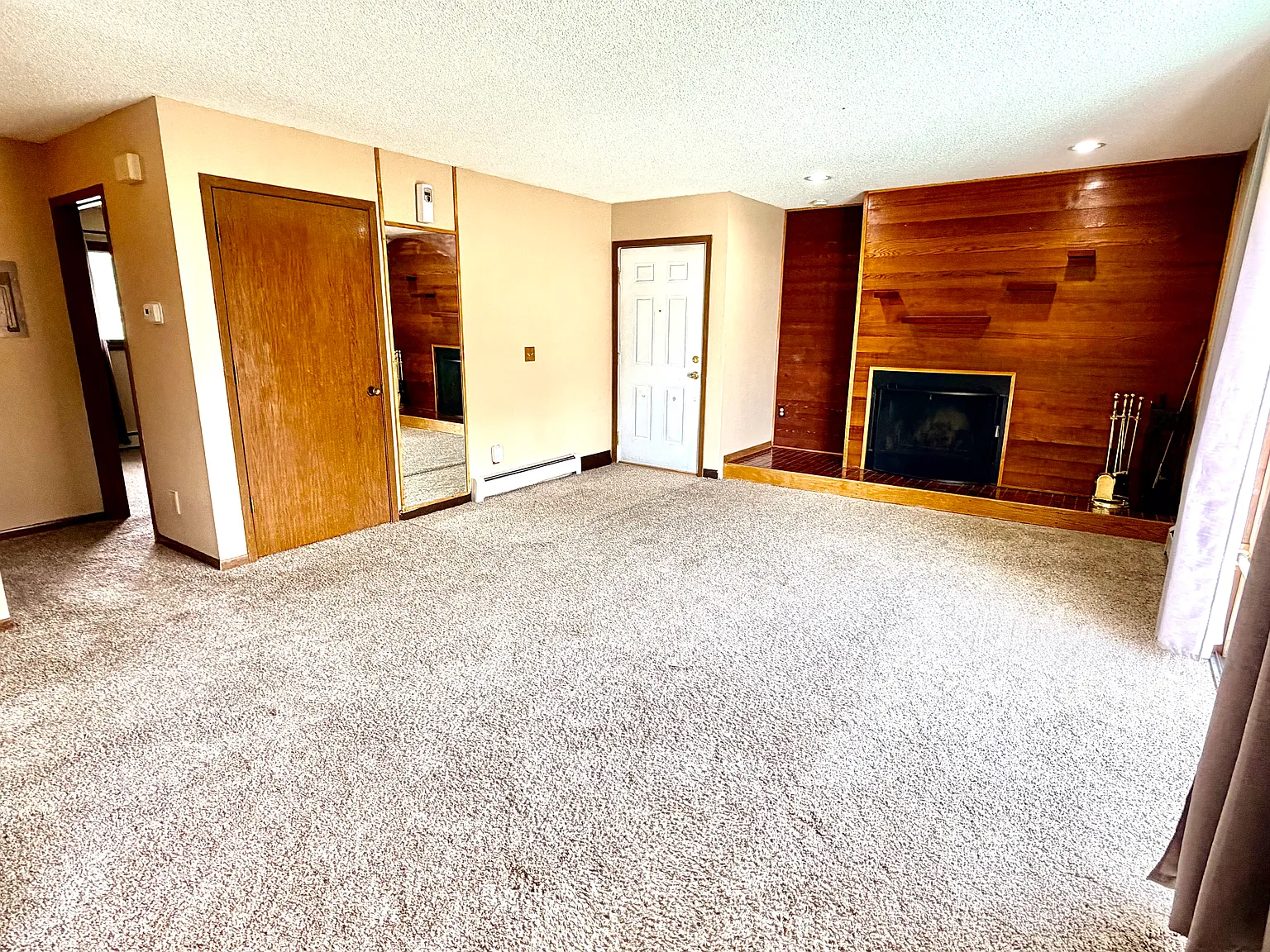 2 bed, 895 sqft, $1,700 — Photo 1