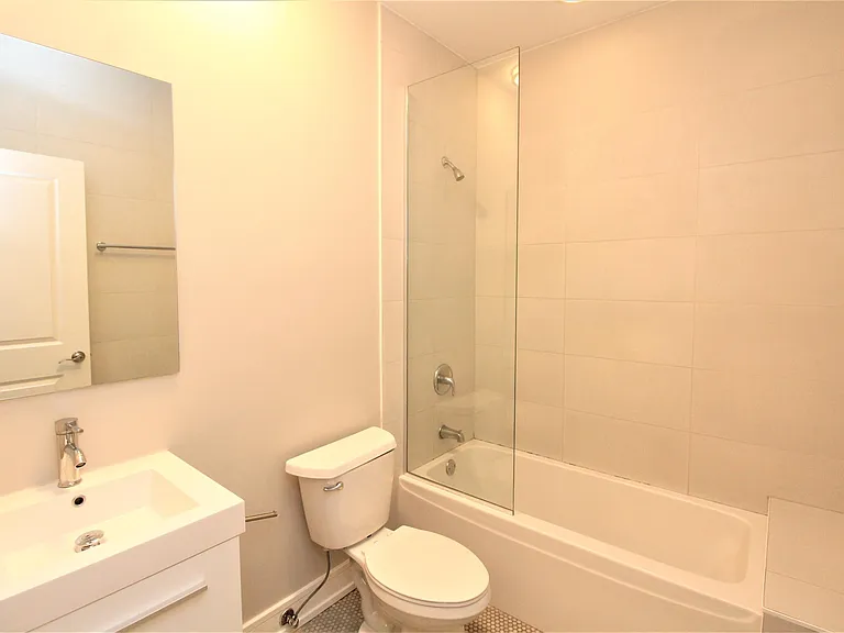 2412 W Cortland St #3E — Photo 9