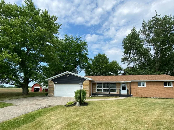 8921 N Mission Rd, Clare, MI 48617