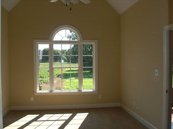 4th image of 408 Kingston Cir