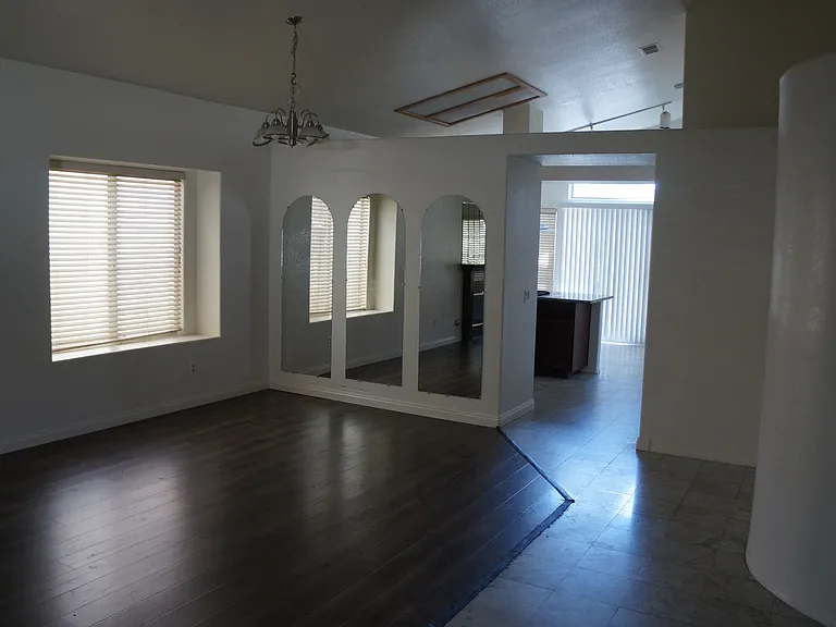 10235 Corkwood Ct — Photo 3