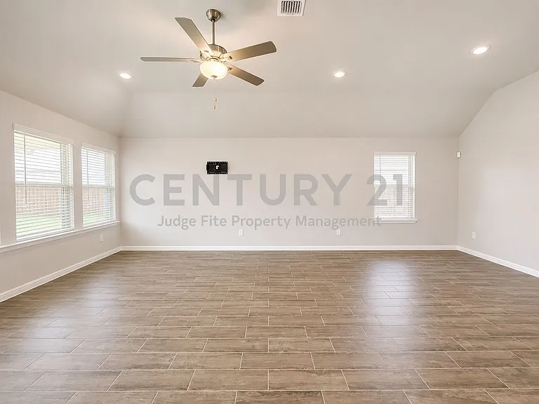 3720 Yarrow Dr — Photo 5