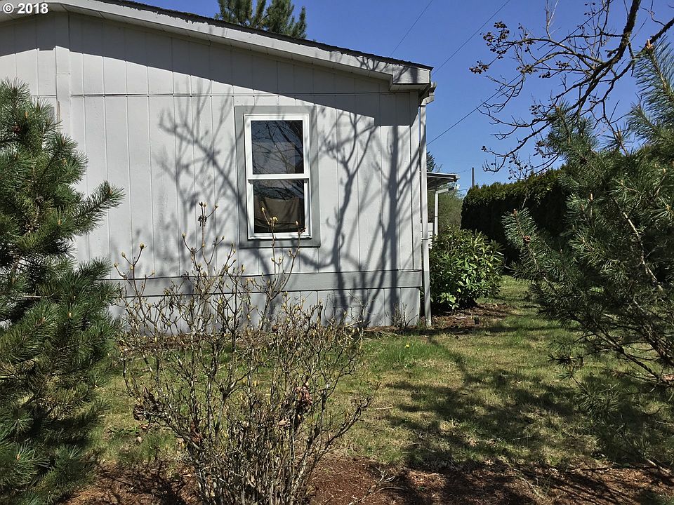 2nd image of 375 SE Fairview St