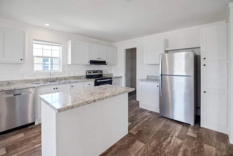 3 bed, 2.0 bath, 1352 sqft, $999 — Photo 3