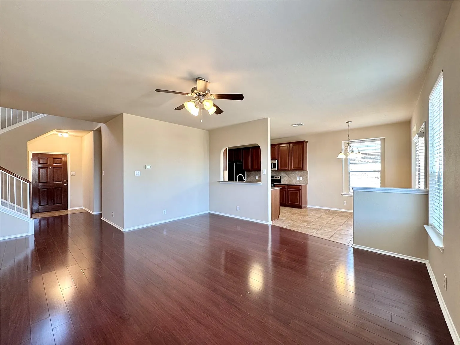 4 bed, 2.5 bath, 2516 sqft, $2,450 — Photo 2