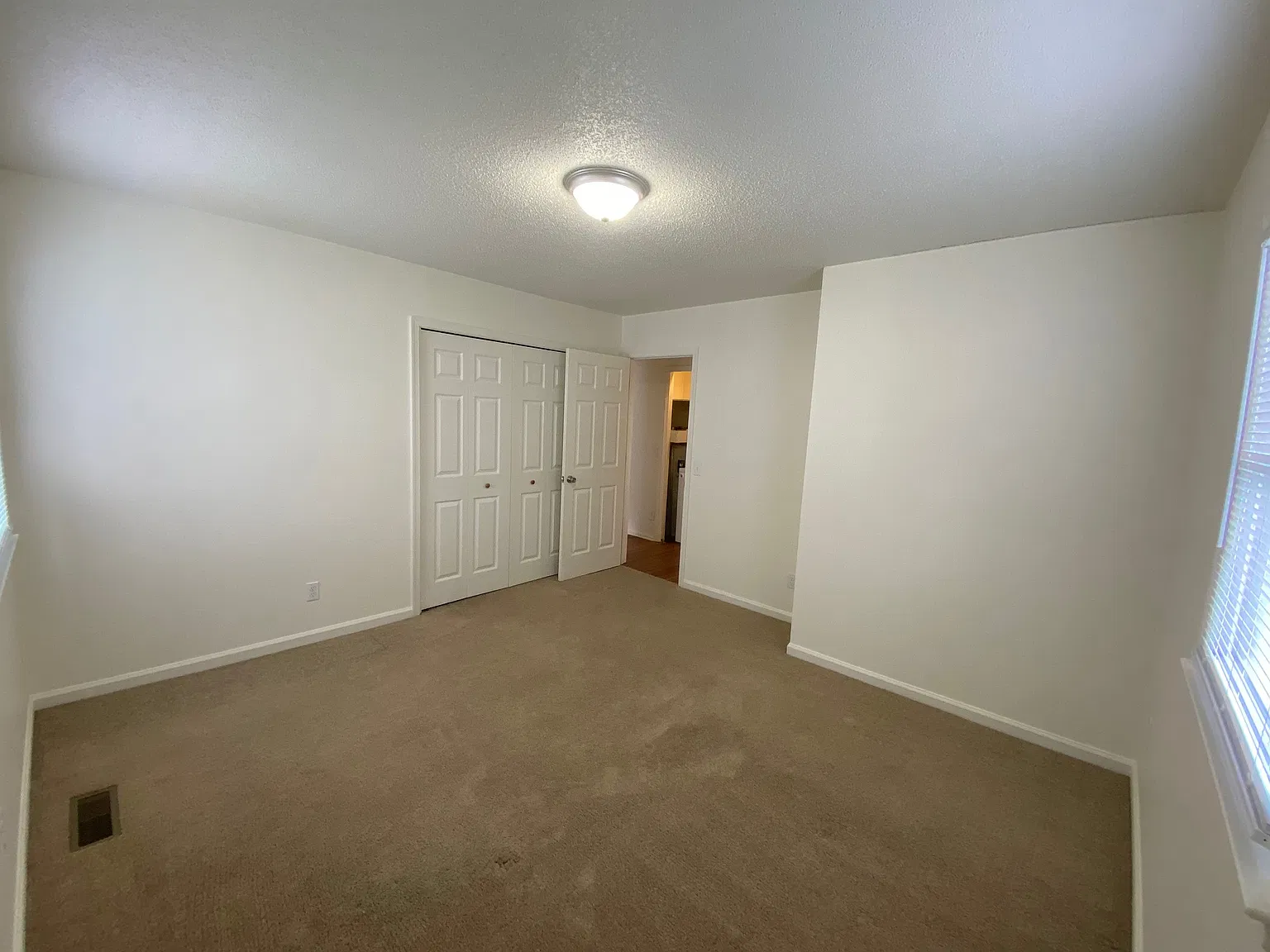 3 bed, 1050 sqft, $1,650 — Photo 4
