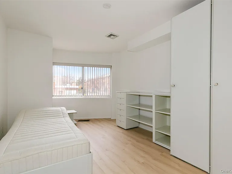 100 Cuttermill Rd #2C — Photo 26