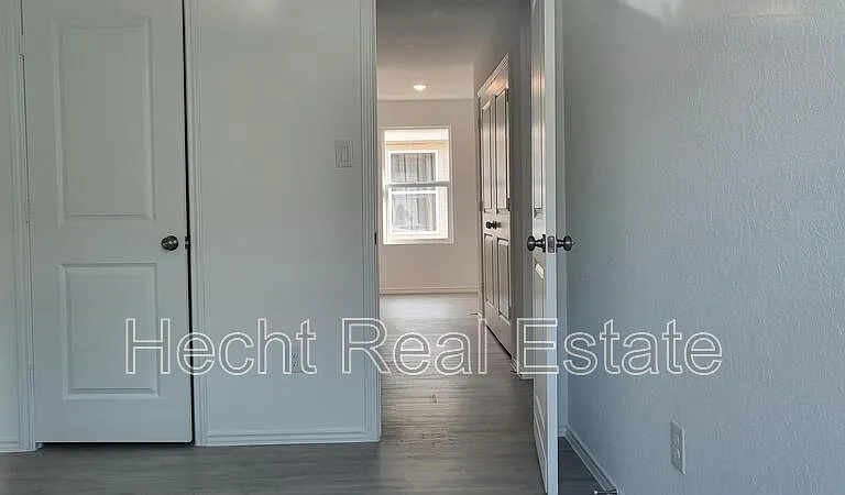 9137 Navarro Vis — Photo 18