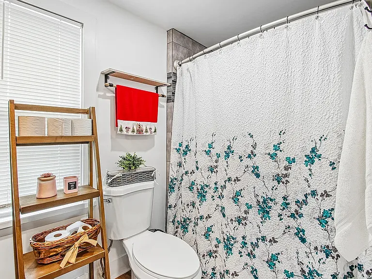 312 Howland Ave — Photo 21