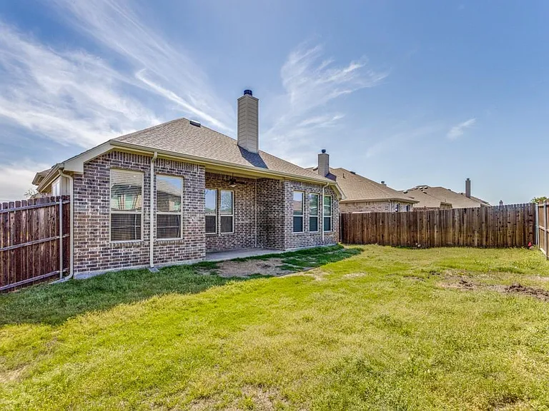 258 Churchill Dr — Photo 11
