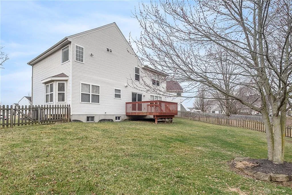 4 bed, 2.5 bath, 2048 sqft, $2,400 — Photo 2