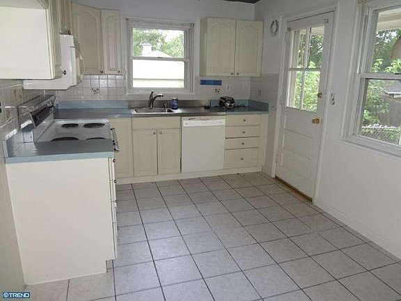 5th image of 713 Brooke Ave