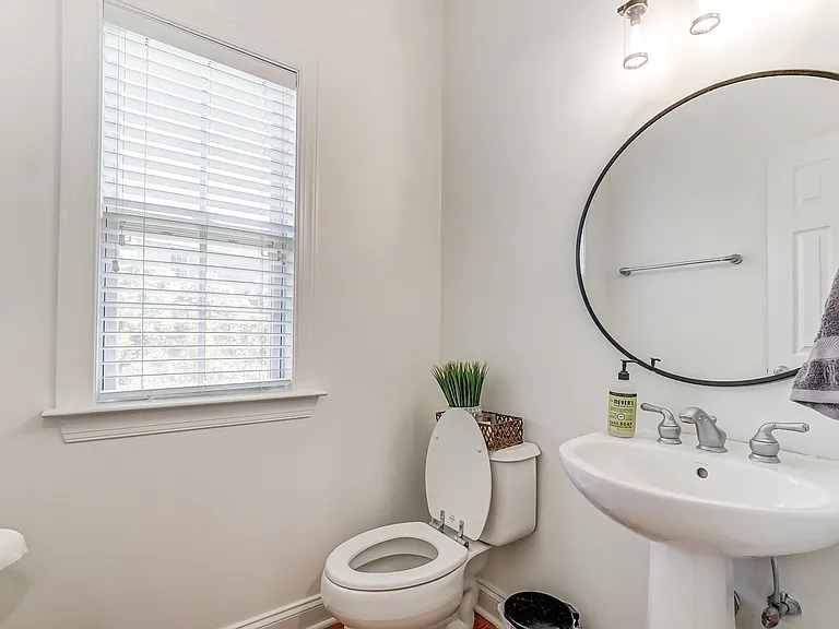 1024 Patricians Ln — Photo 30