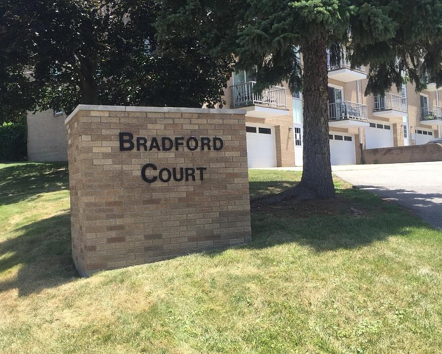 2nd image of 1763 Crafton Blvd