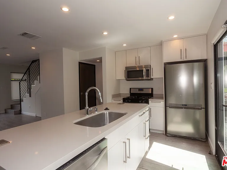 3015 Ocean Ave — Photo 7