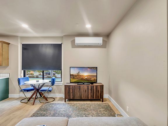 4th image of 140 Hansen St E #201