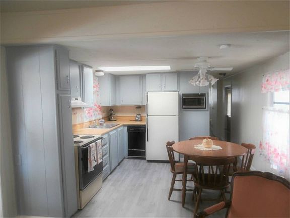 5th image of 63 Kent Dr
