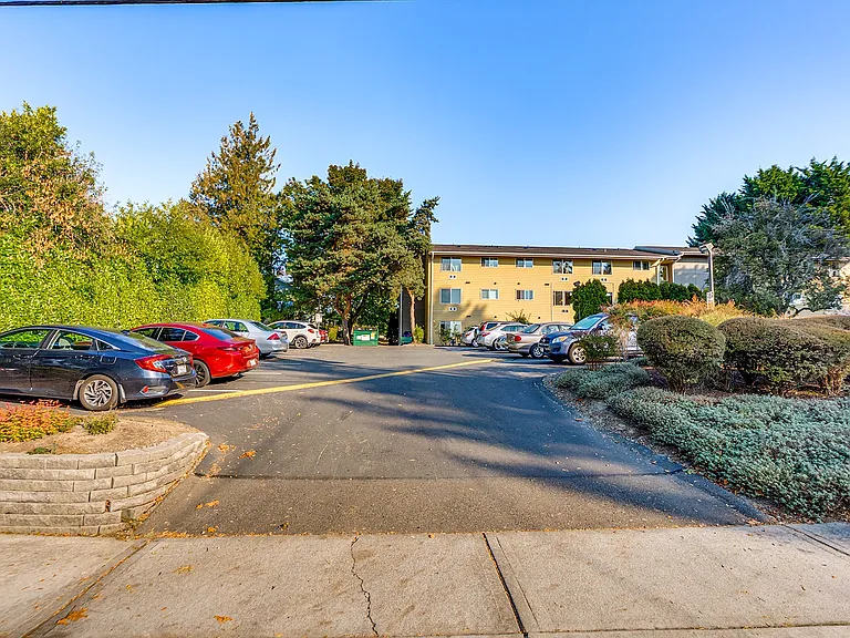 Kirkland Plaza — Photo 10