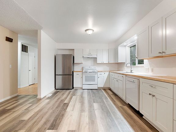 3rd image of 191 Turnbull Ln
