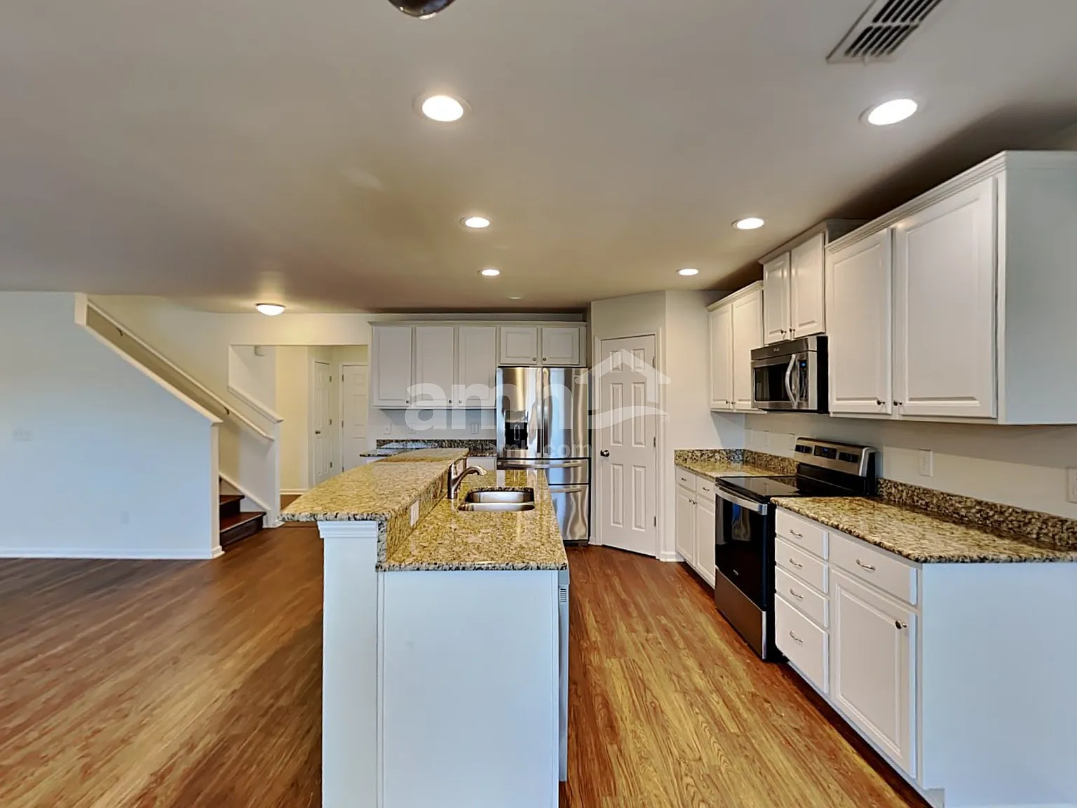 4 bed, 2.5 bath, 2382 sqft, $2,610 — Photo 3