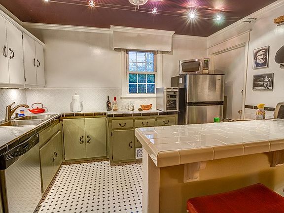 Make breakfast or cook your meals in this full kitchen with