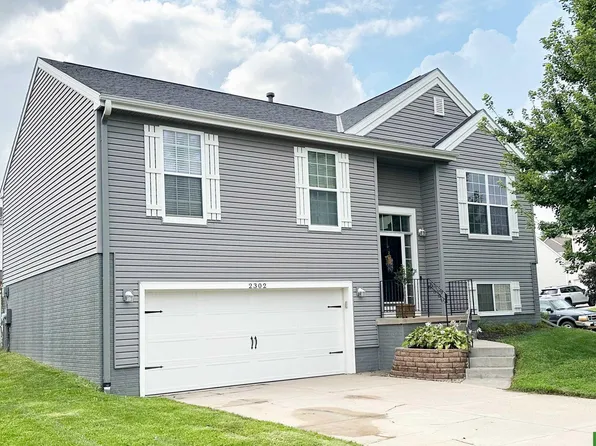 2302 S Mineral Dr, Papillion, NE 68046