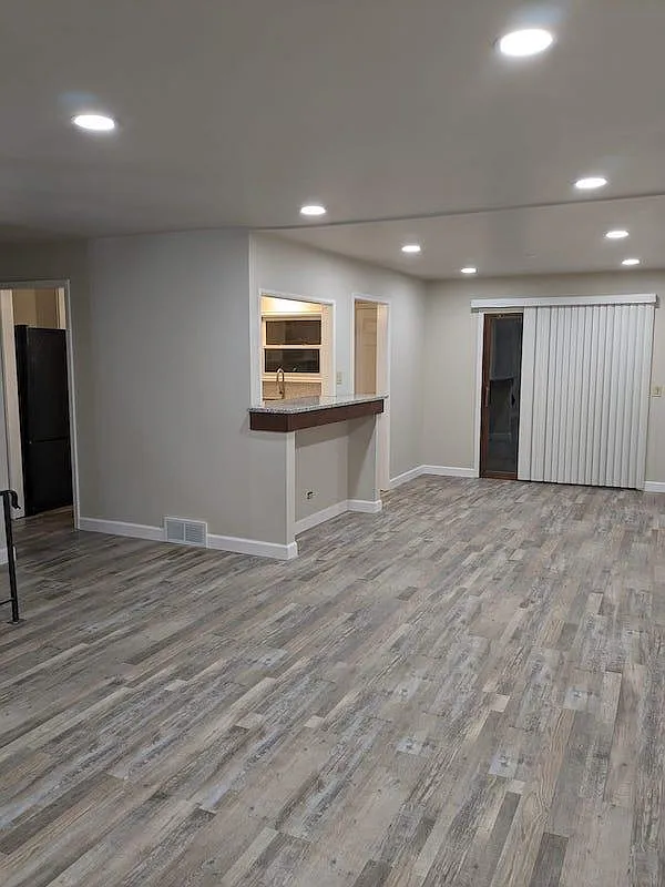 4 bed, 2.5 bath, 2300 sqft, $3,600 — Photo 3