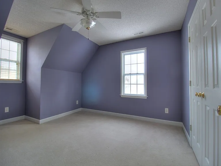 940 Winterside Ln — Photo 8