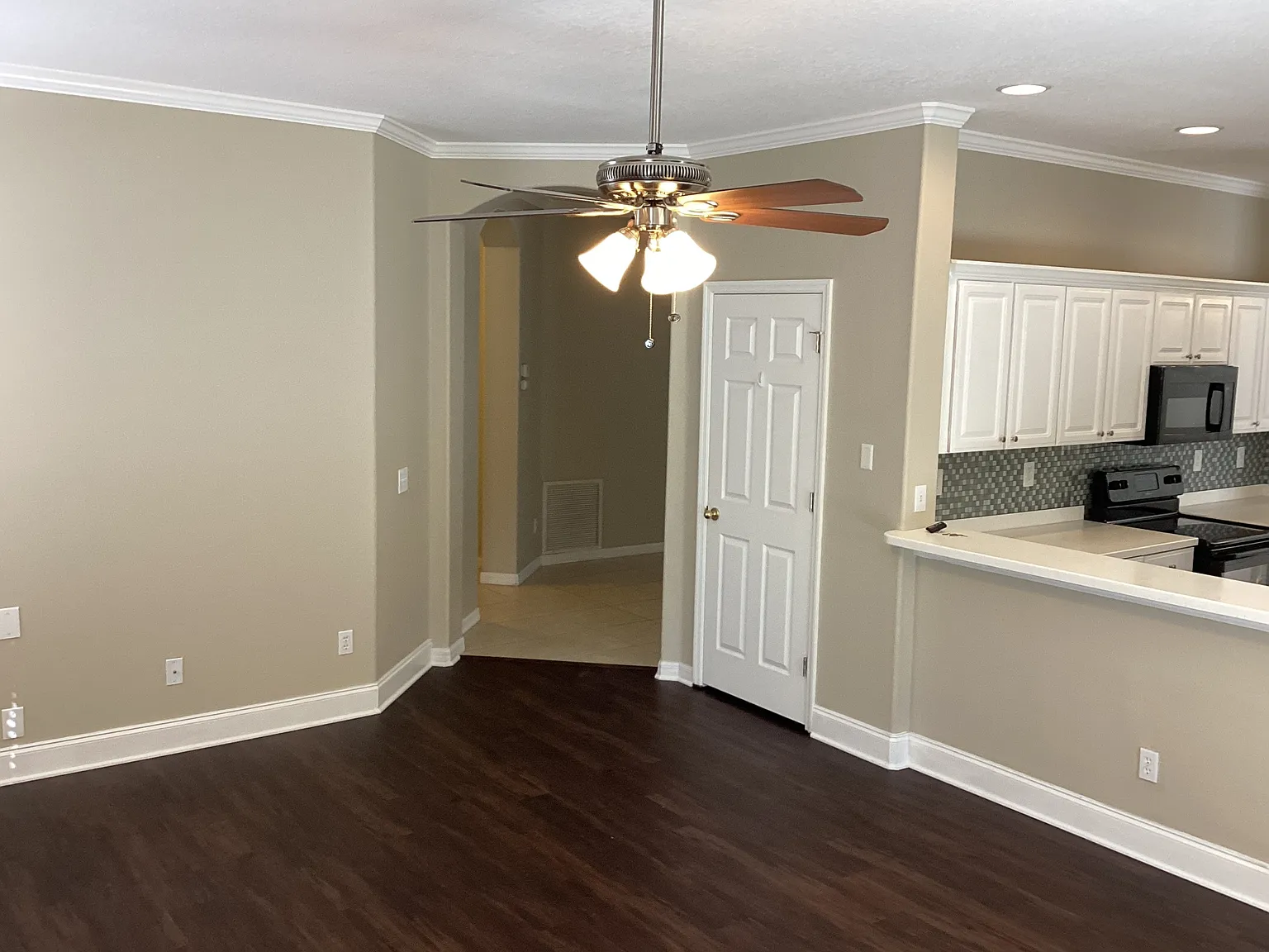 4 bed, 2.5 bath, 2867 sqft, $3,705 — Photo 4