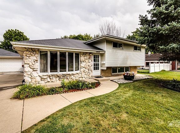 2nd image of 1033 Marshall Dr