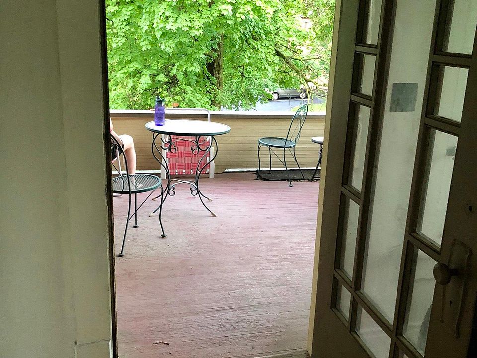 Entrance onto shared 2nd floor balcony.