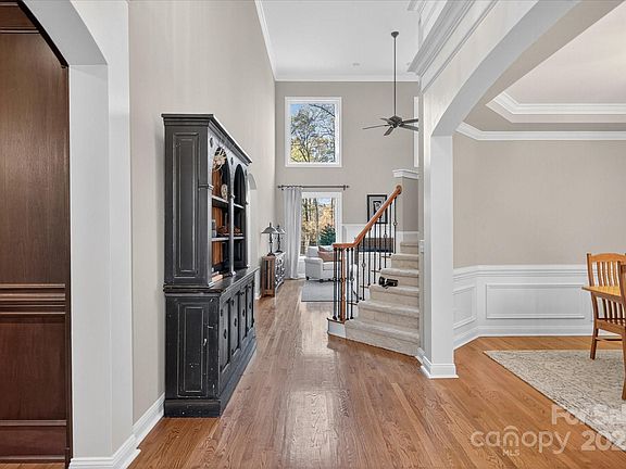 3rd image of 9523 Belmont Ln