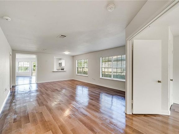 5th image of 2618 Byfield Dr